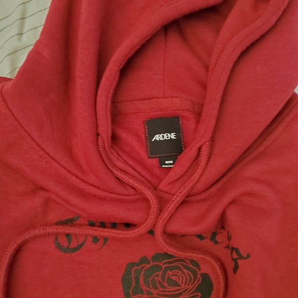 Red "think less, feel more" hoodie - Picture 4 of 4